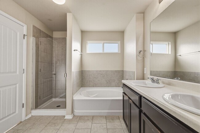 Building Photo - 8810 Double Oak