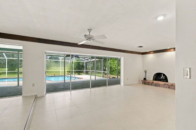 Building Photo - 1257 Fairway Cir S