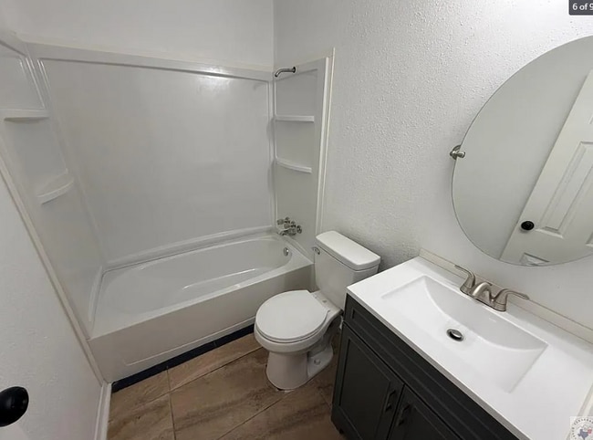 Building Photo - 2405 Mamie Dr