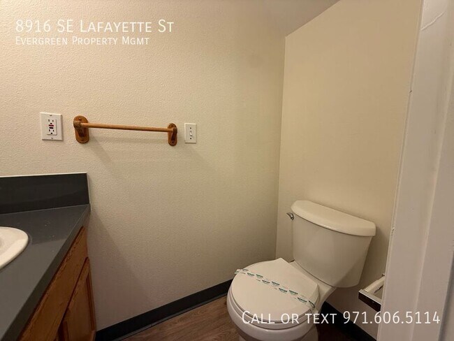 Building Photo - 8916 SE Lafayette St