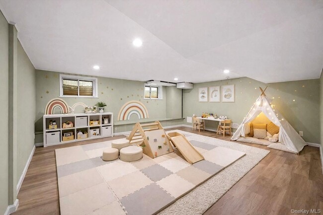 Building Photo - 73 Ewart St