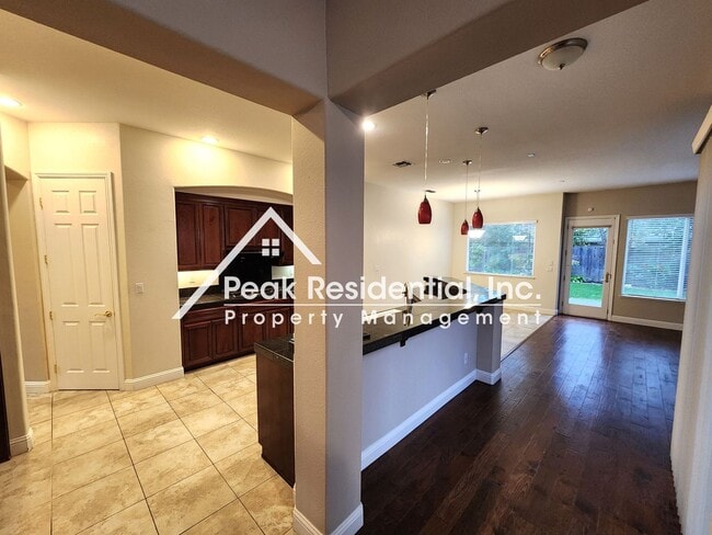 Building Photo - Spacious Folsom 4bd/3ba Home With 3 Car Garage!