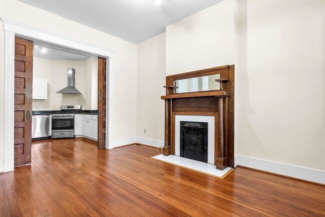 Building Photo - $2,890 / 2 br / 2 ba / 1,400 sqft