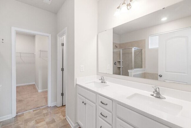 Building Photo - Luxury Living Begins at Home: Where Every Day Feels Like a Retreat; 5BR/3BA, Office