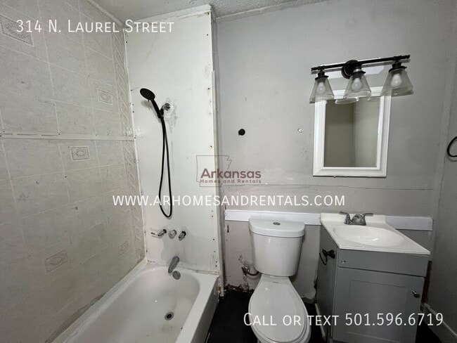 Building Photo - 314 N Laurel St