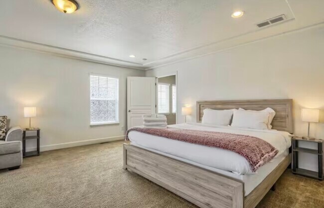 Building Photo - 10904 Cascading Spring Cir