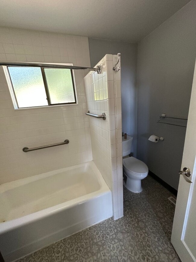 Building Photo - Beautiful Home in Astoria!