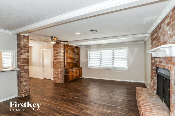 Building Photo - 15010 Chaseridge Dr