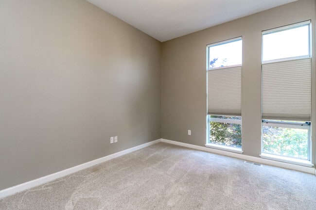 Building Photo - 2355 Yakima Ct