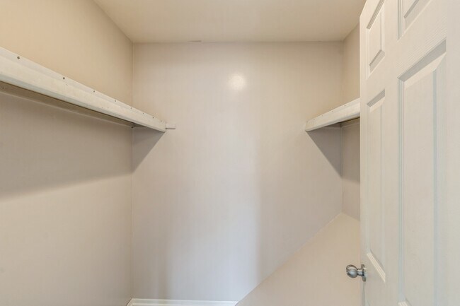 Building Photo - 205 Winfield Ct
