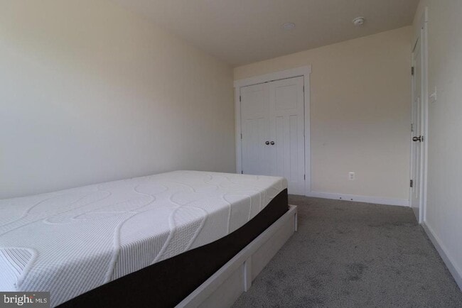 Building Photo - 414 Waverley Dr