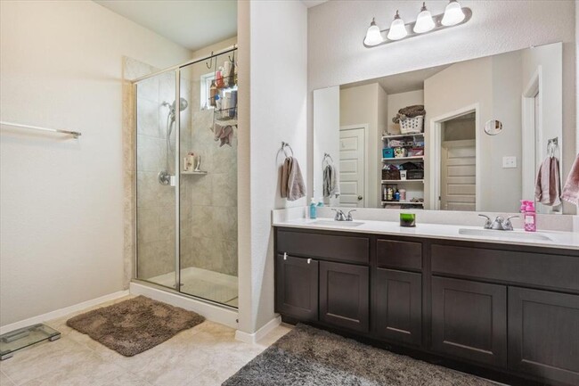 Building Photo - 5001 Black Onyx Dr