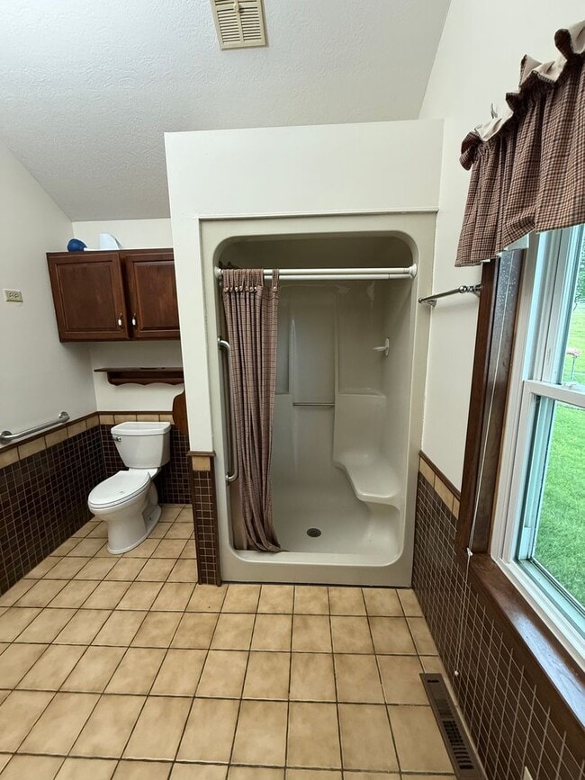 Building Photo - 3 Bedroom, 2 Bathroom House for Rent