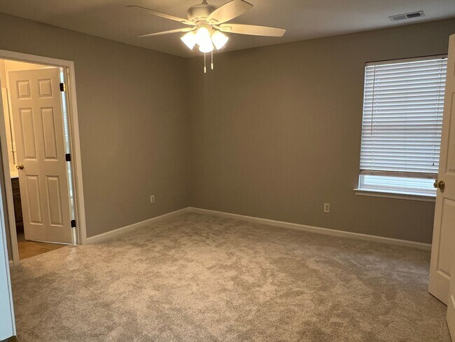 Building Photo - Lovely Bluffton Park House