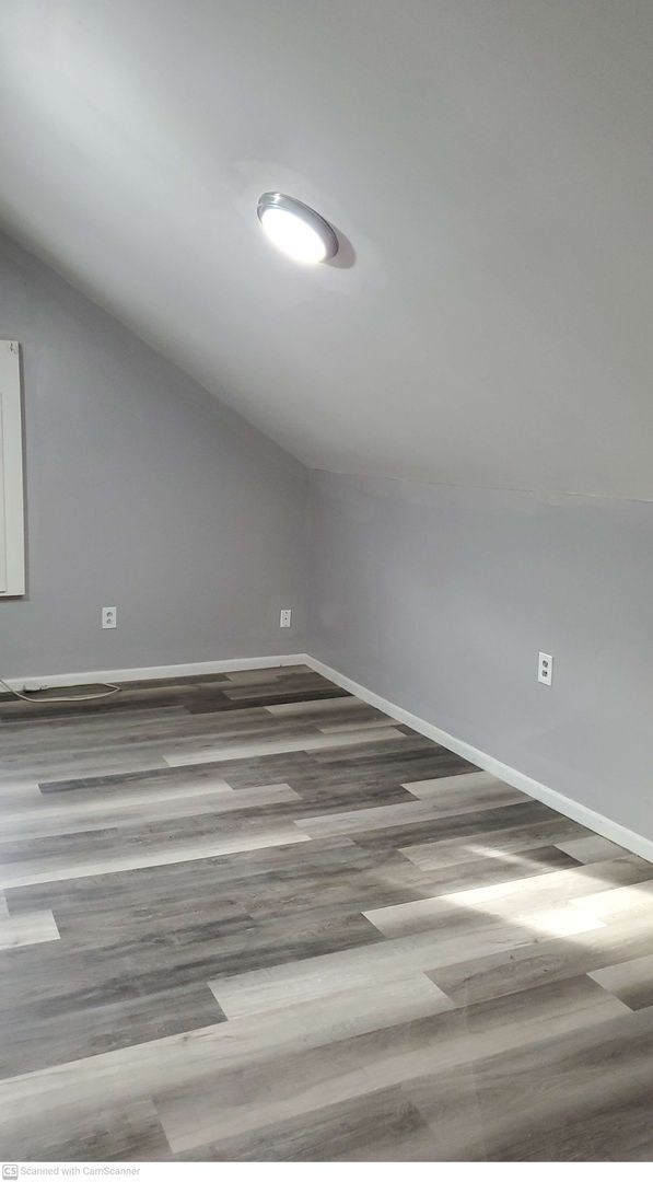 Building Photo - Great 3 bed 2 bath close to everything; more space than you think!