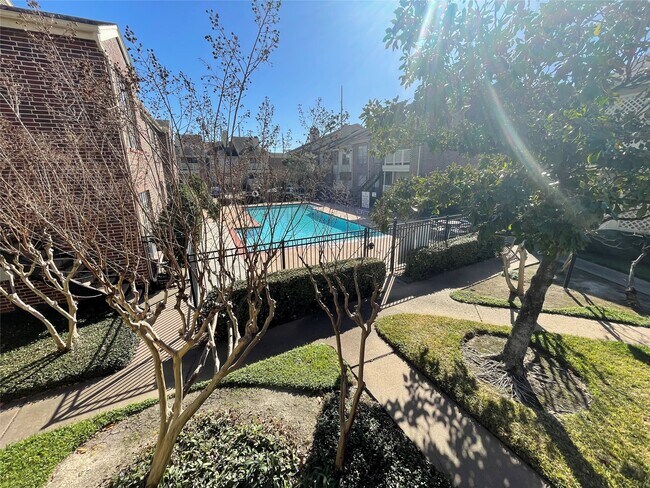 Building Photo - 2121 El Paseo St