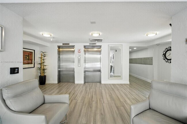 Building Photo - 3850 Oaks Clubhouse Dr