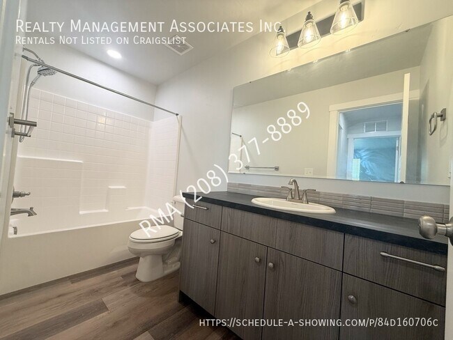 Building Photo - 3781 W La Brea Dr