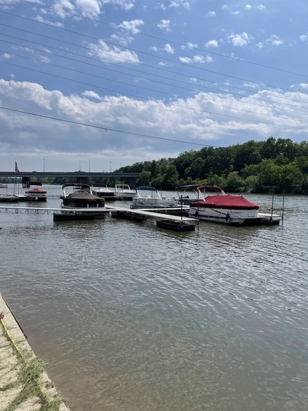 Building Photo - 6032 Park Ridge Rd