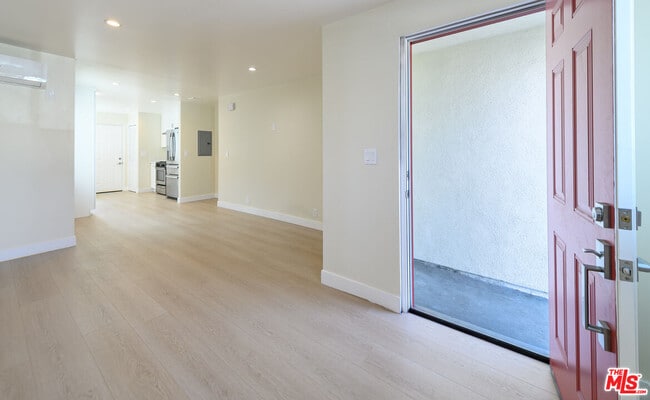 Building Photo - 2718 W 70th St