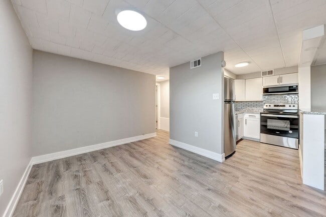 Building Photo - Welcome to your new condo in Walden Woods, located within the sought-after West Allegheny School ...