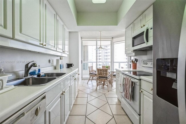 Building Photo - 21205 Yacht Club Dr