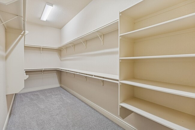 Building Photo - 944 Wilderness Oaks