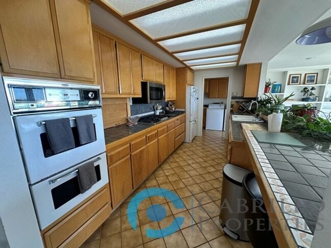 Building Photo - 2620 Deerpark Dr