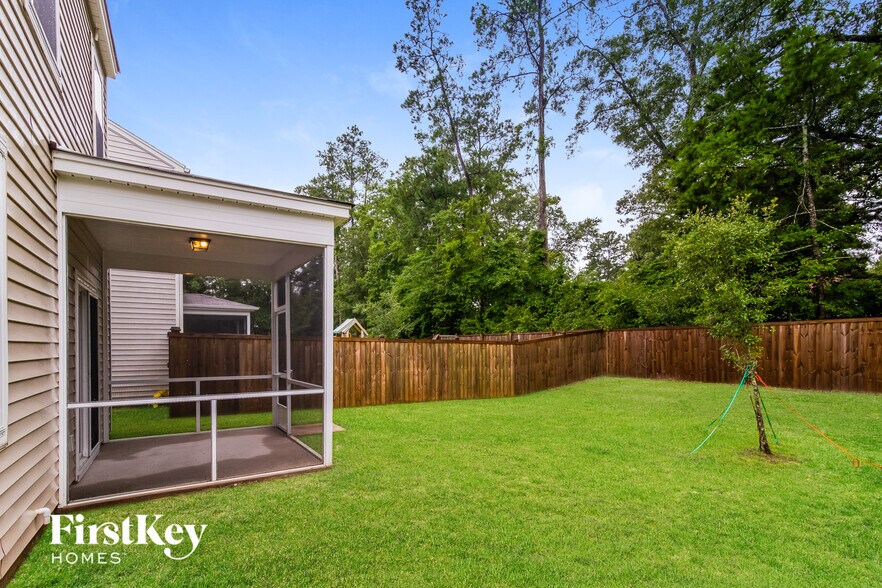 Building Photo - 9660 Roseberry St