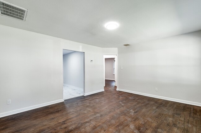 Building Photo - 828 S Pershing St