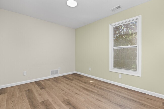 Building Photo - 3736 Iroquois St