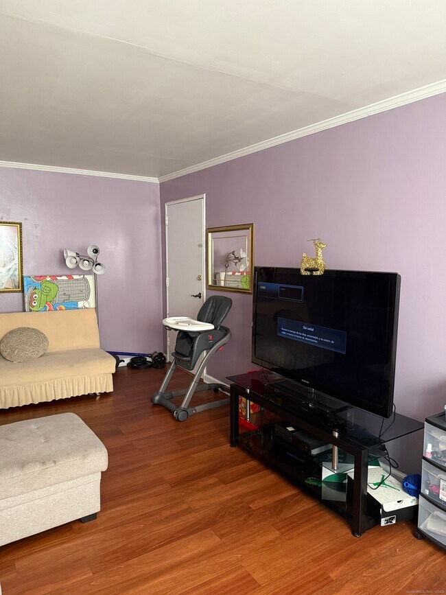 Building Photo - 1084 E Main St