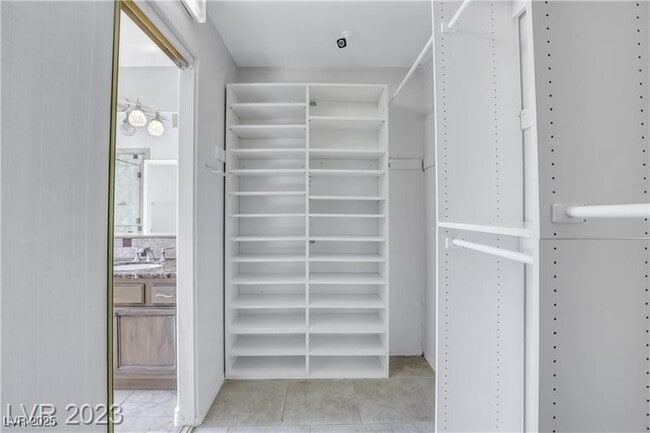 Building Photo - 9772 Horse Back Cir