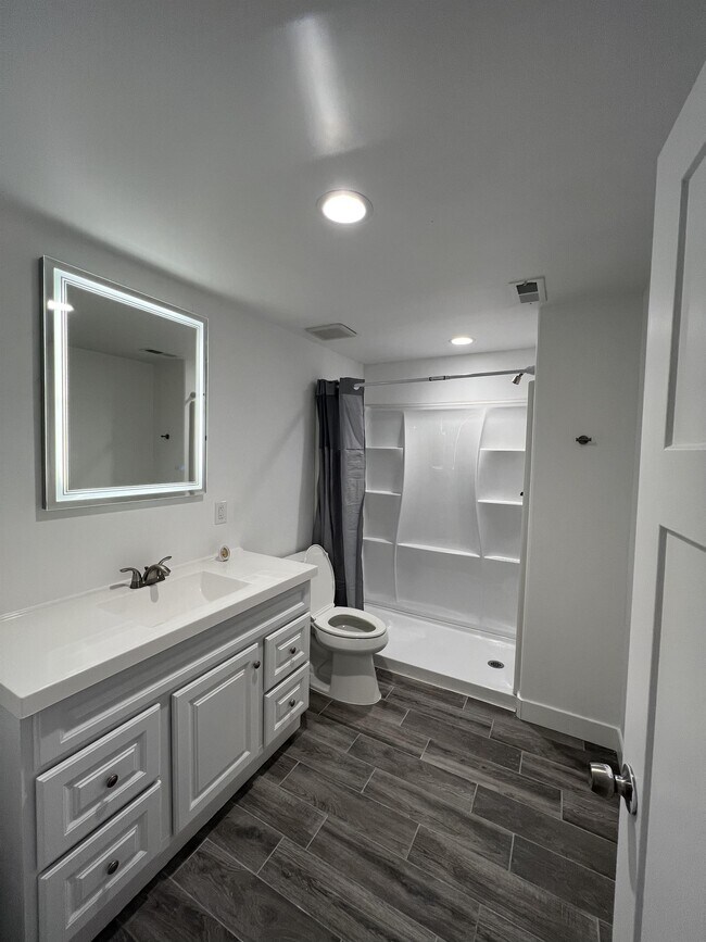 Building Photo - 822 E 380 S