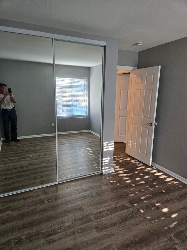 Building Photo - 2 Bedroom 1 Bathroom Condo