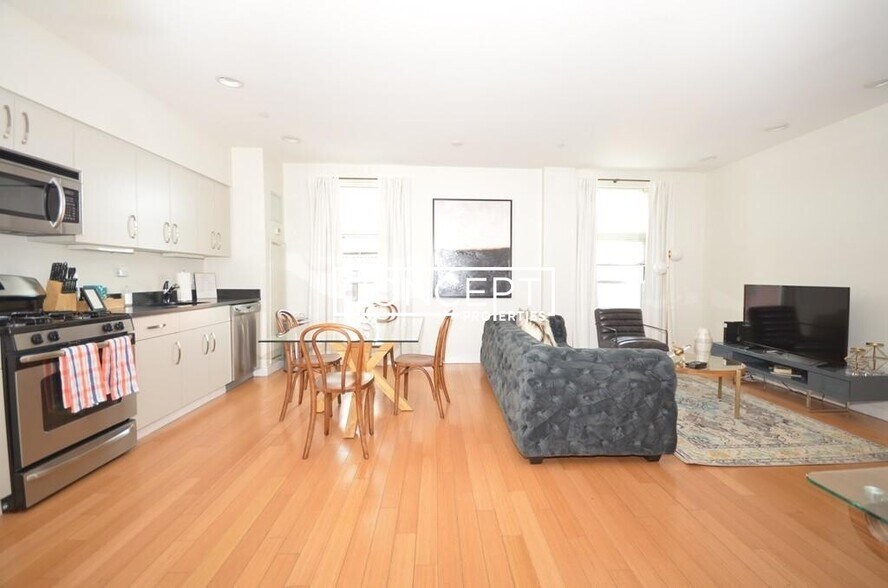 Building Photo - 601 Albany St