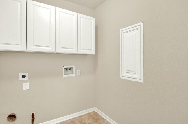 Building Photo - 9226 Fernwillow Dr