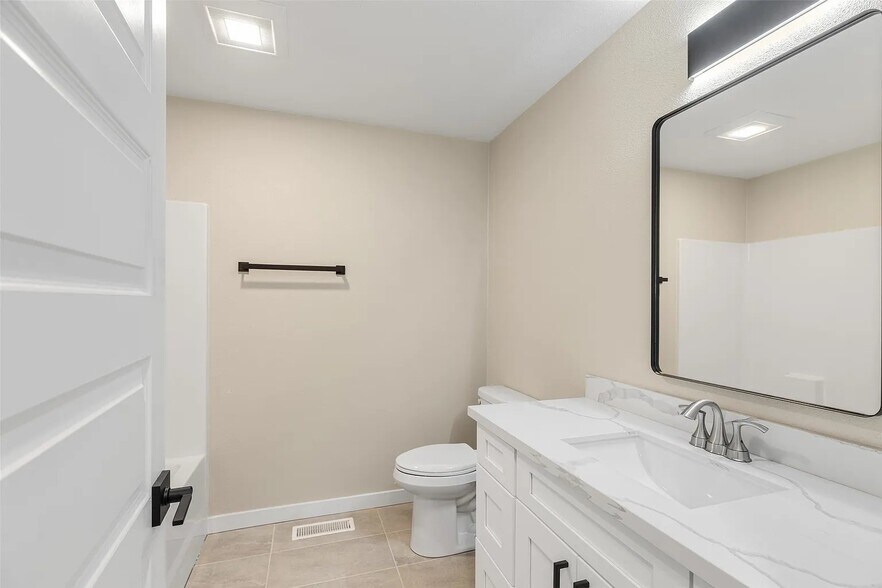 Building Photo - 2506-2508 Castle Pines Dr