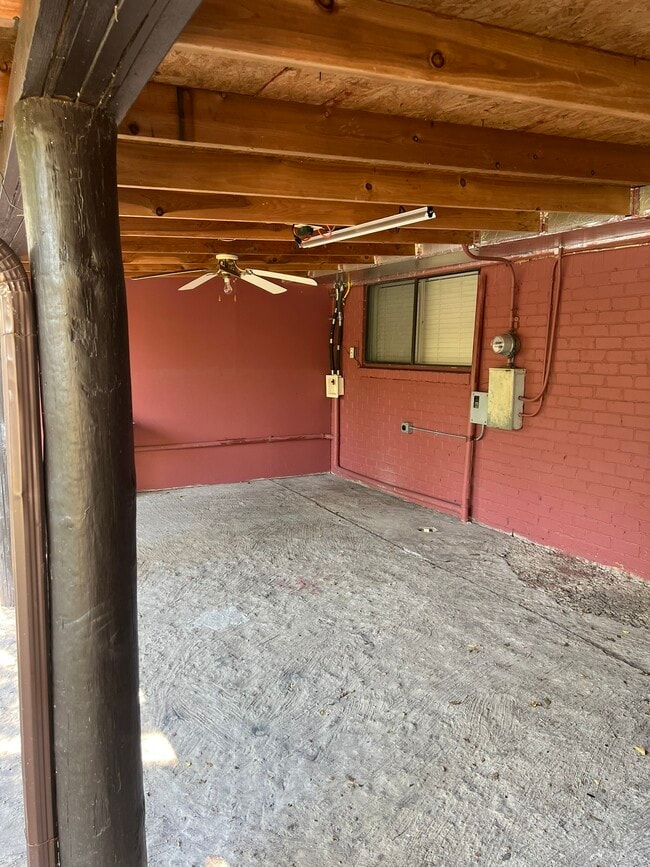 Building Photo - 9314 Valley Stream