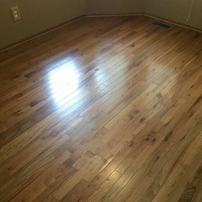 Building Photo - 7221 Hyperion Point Dr