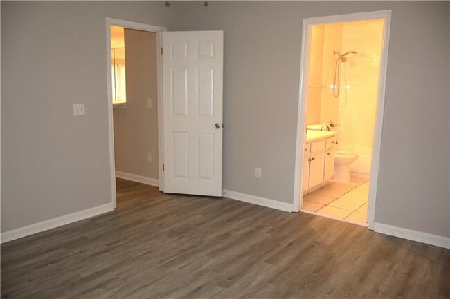 Building Photo - 308 Mill Pond Ct SE