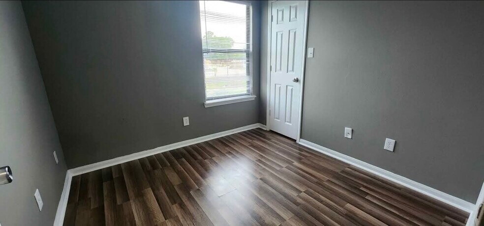 Building Photo - 3004 La Estancia Ln