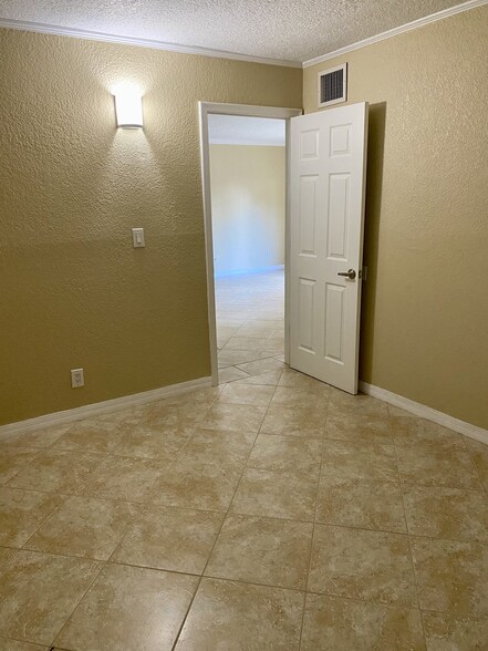 Building Photo - 309 NE 16th St