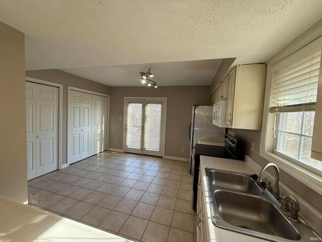 Building Photo - 791 E Sherwood Hills Dr