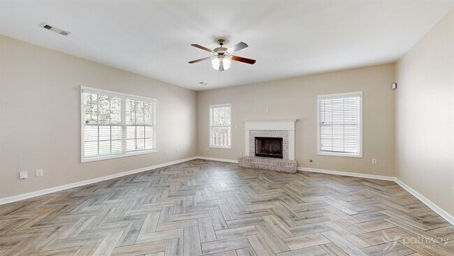 Building Photo - Move-in ready home in Loganville!