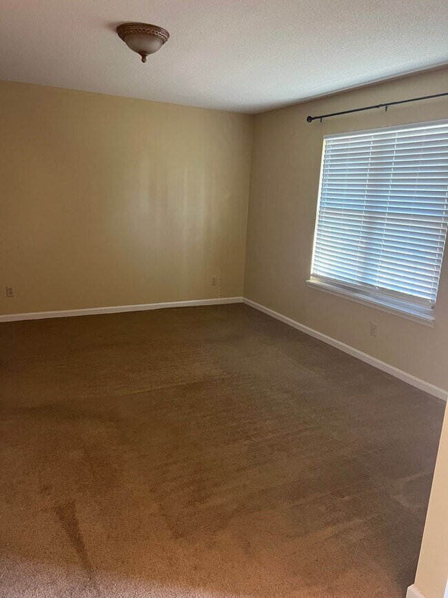 Building Photo - Beautiful Home in Indian Creek