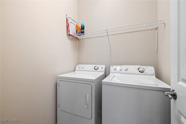 Building Photo - 9050 Capistrano St N