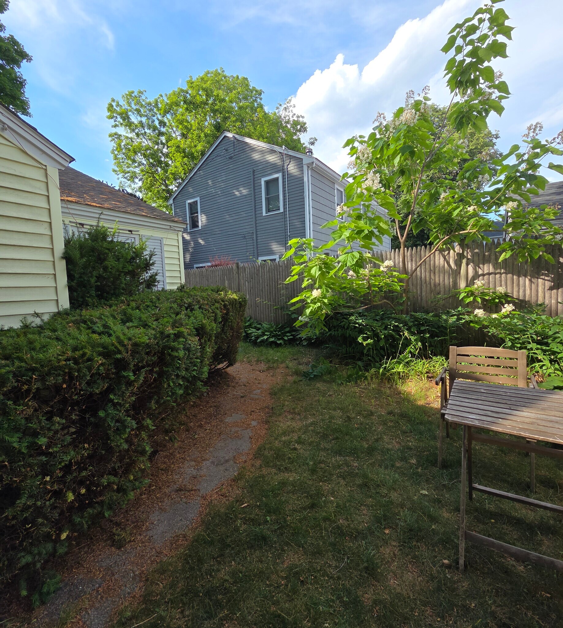 Building Photo - 592 Saw Mill Brook Pky