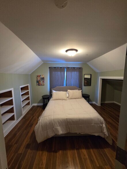 Building Photo - 335 Shakopee Ave E