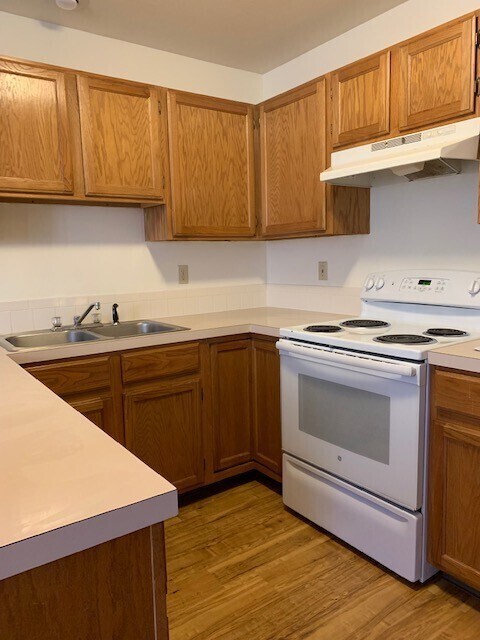 Building Photo - Lovely 3 Bed/2.5 Bath Townhome in Southwes...